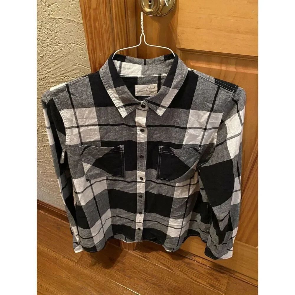 universal thread size medium womens button up shirt